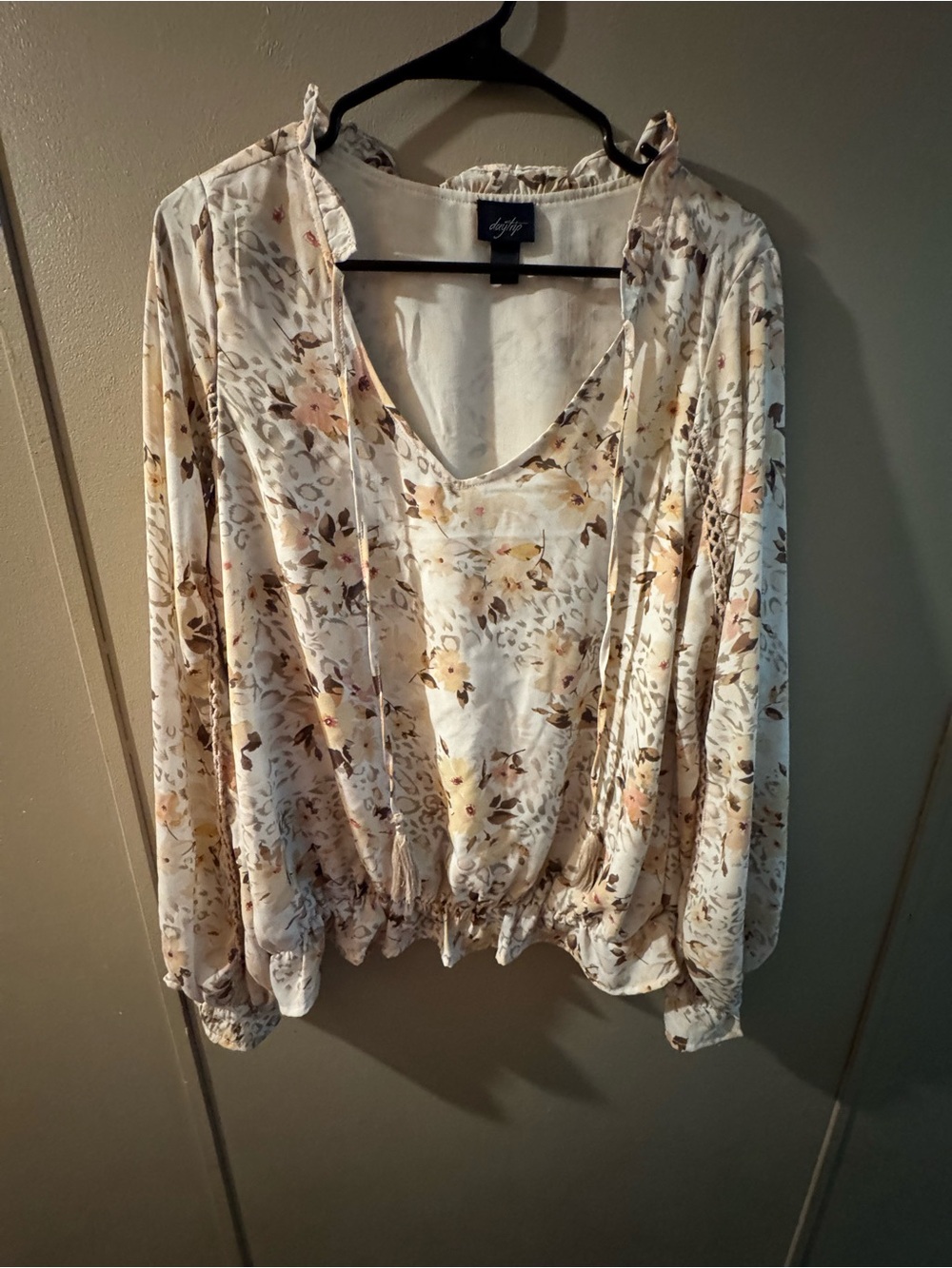 Daytrip Cream Floral V-Neck Peasant Blouse